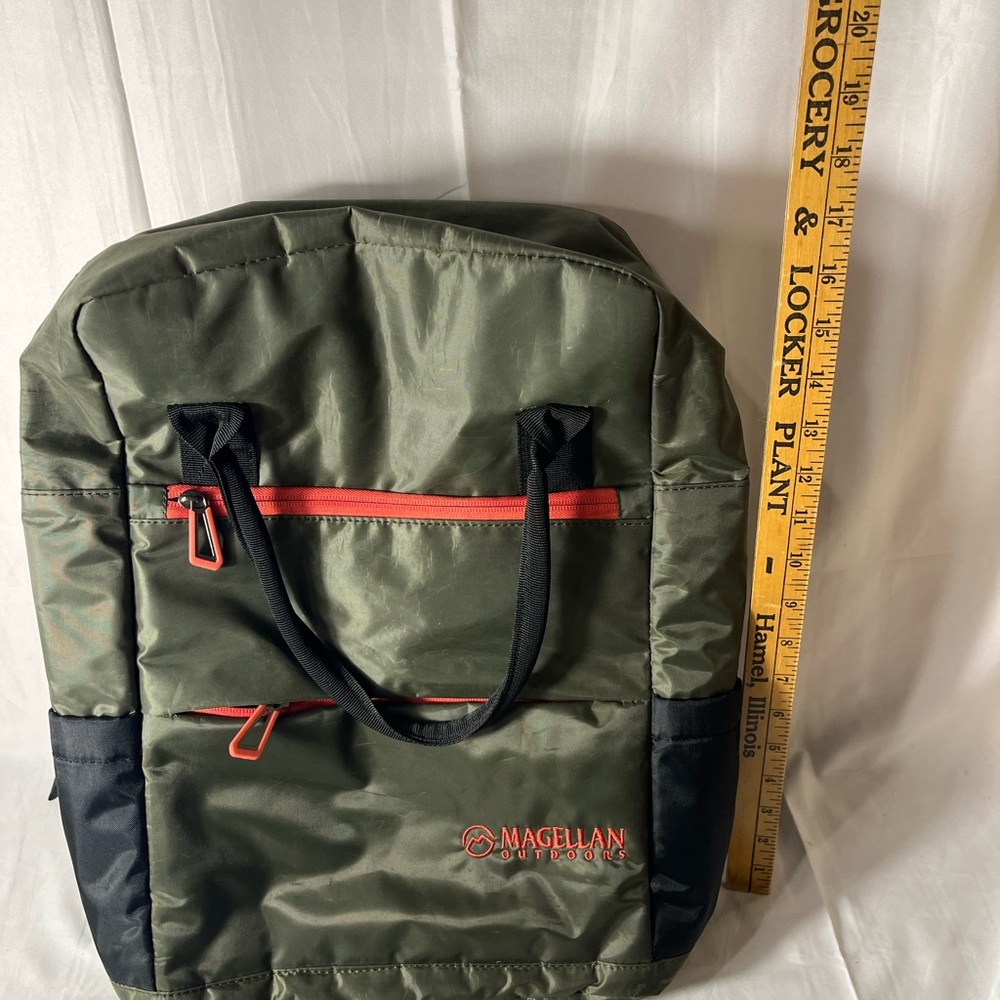 Magellan Outdoors backpack - Picture 3 of 7